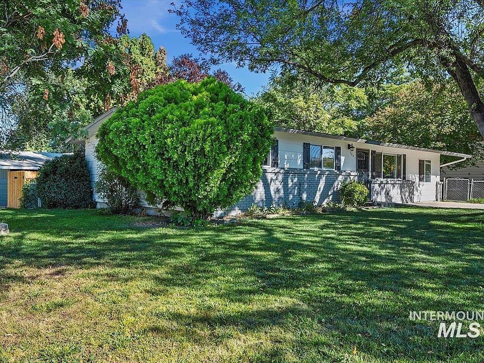 1st image of 704 Hudson Dr