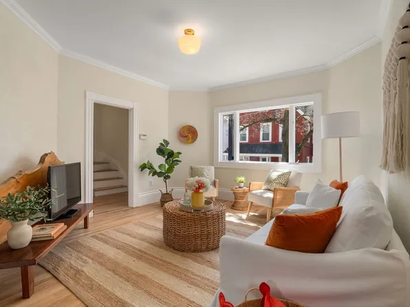 8 Belmont Pl, Somerville, MA 02143