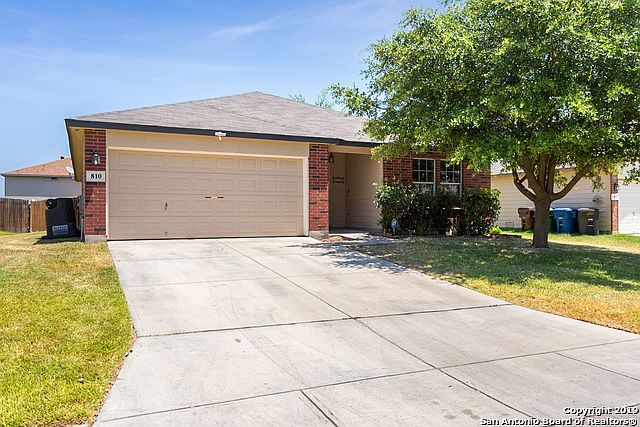 1st image of 810 Magnolia Bnd