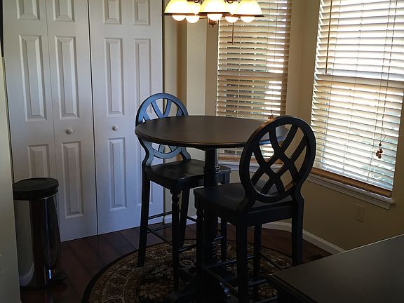 Eat-in kitchen 