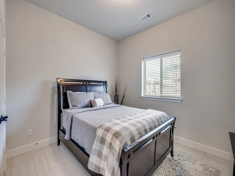 1044 Myers Park Trl — Photo 11