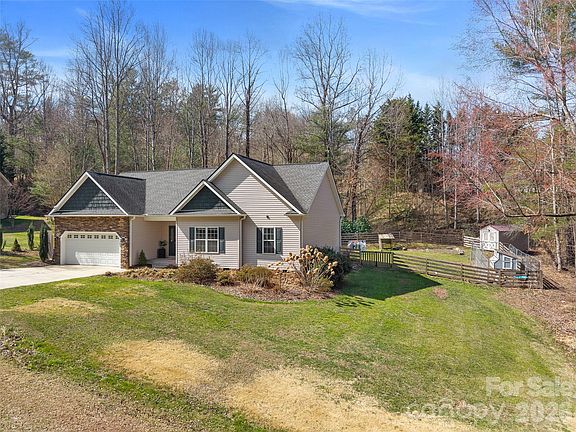 3rd image of 163 Oak Apple Ln