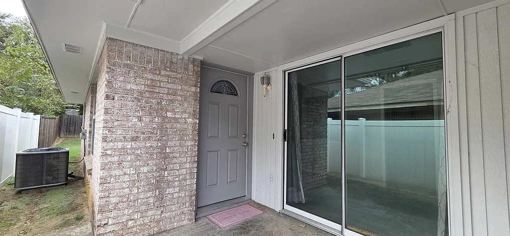 Updated 2-Bedroom Duplex Near UNT & TWU with Attached Garage — Photo 1