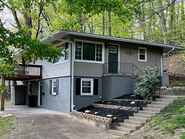 1772 Crestmont Dr photo 1