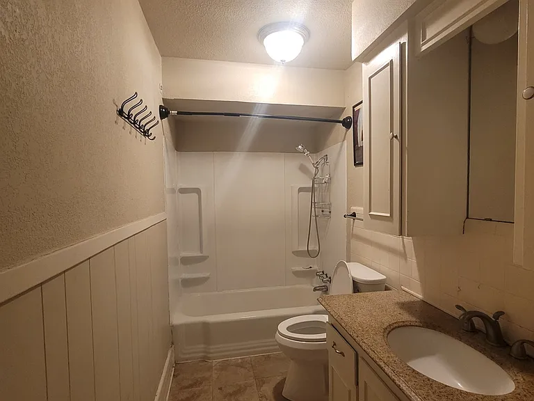 200 S Beaton St #202 — Photo 11