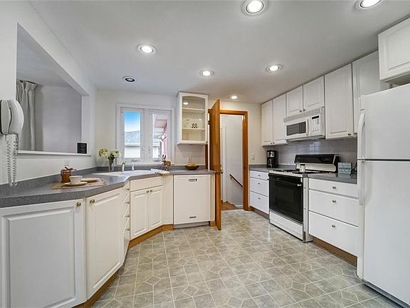 3rd image of 229 Clearfield Dr