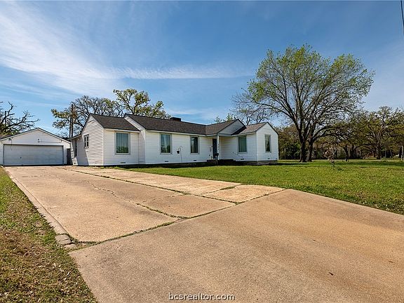 5th image of 301 Elm Ave