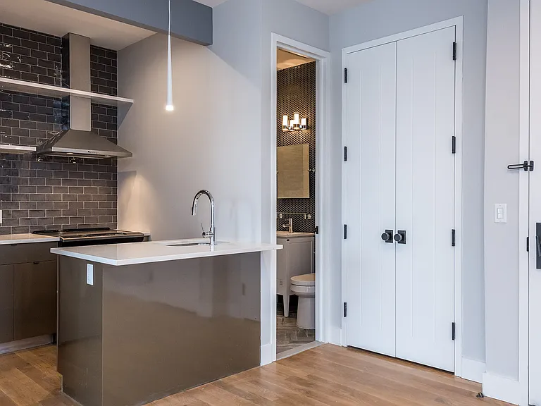 34 Belvedere St #4A — Photo 2