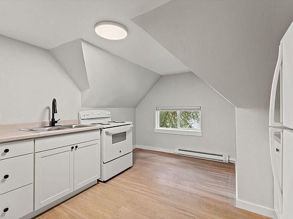 2nd image of 521 S Ash St #521