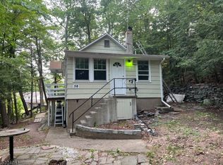 58 Eatontown Rd, Hewitt, NJ 07421