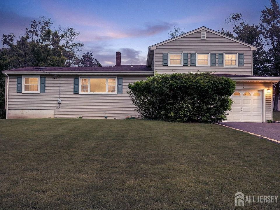 1st image of 5 Cortland Dr