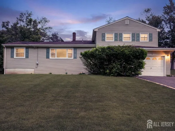 5 Cortland Dr, Somerset, NJ 08873