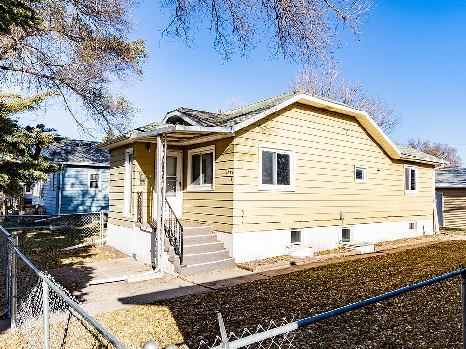 Front view - entirely fenced in