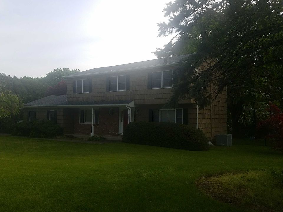 2nd image of 19 Miller Woods Dr