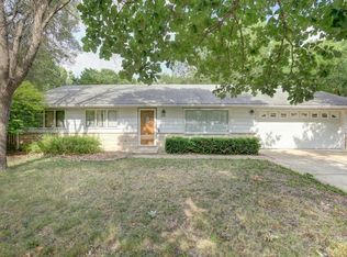 802 Bellepark Dr, Champaign, IL 61821