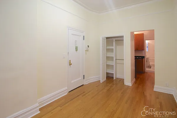 Rented by City Connections Realty | media 27