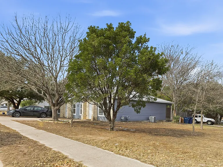 208 Flournoy Dr — Photo 16