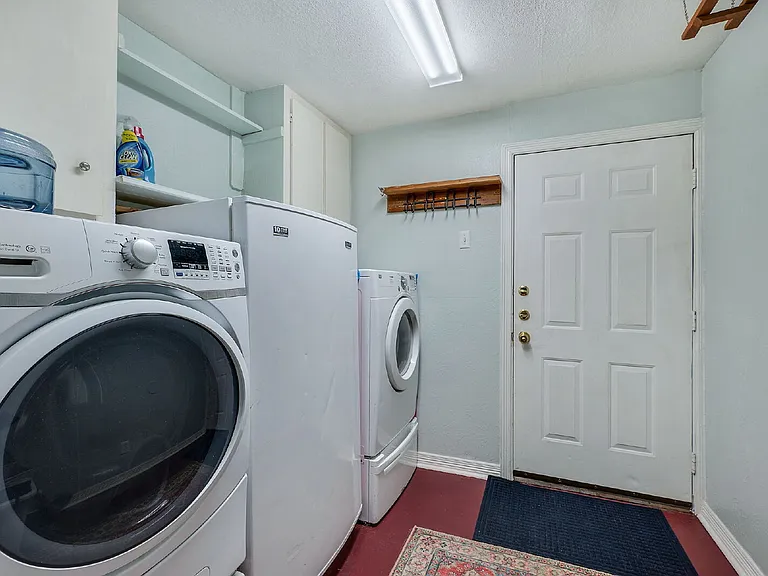 1030 Walton Dr — Photo 15