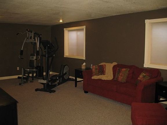 4th image of 302 E Franklin St