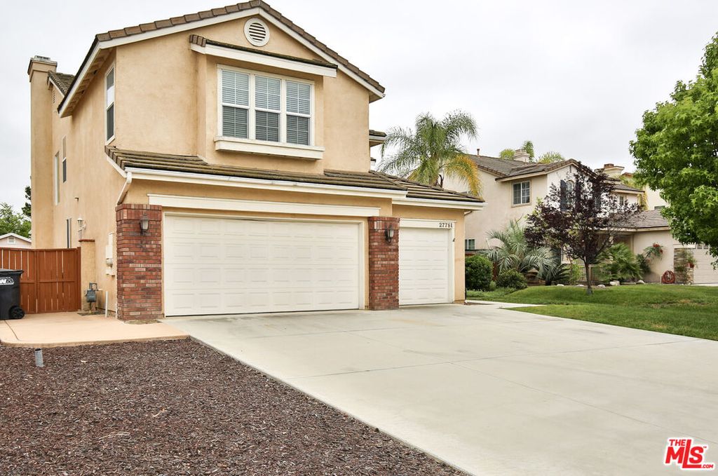 27761 Crestknoll Ct, Murrieta, CA - View 2