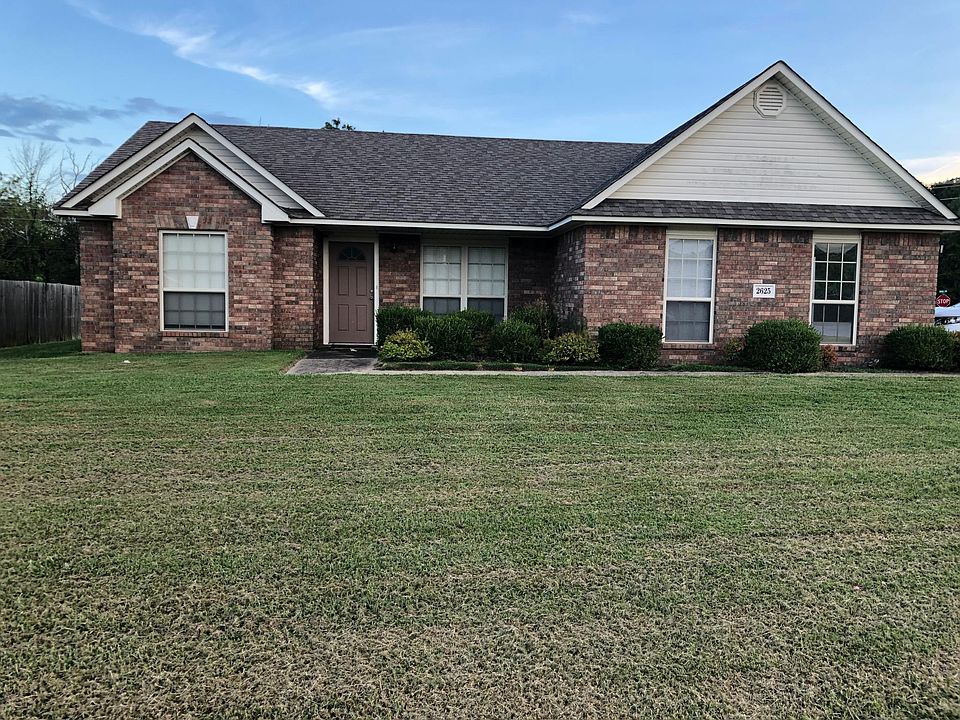 1st image of 2625 Red Oak Dr