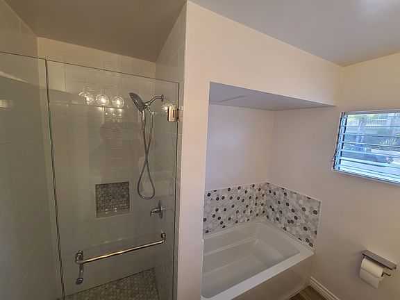 5th image of 10561 Missouri Ave APT 1
