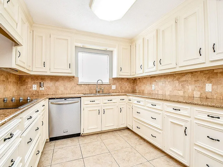 1015 Kanah Ln — Photo 9