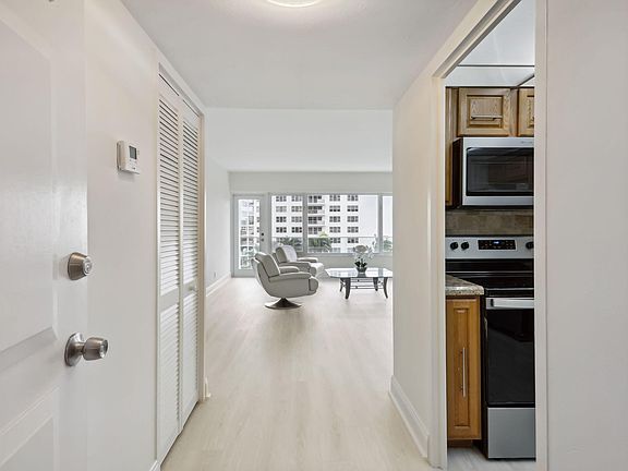 3rd image of 701 E Camino Real #6c