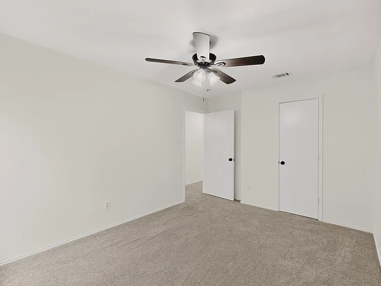 817 Edmonton Dr — Photo 12