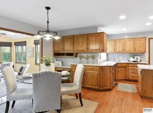 805 Valentine Ln, Papillion, NE 68046