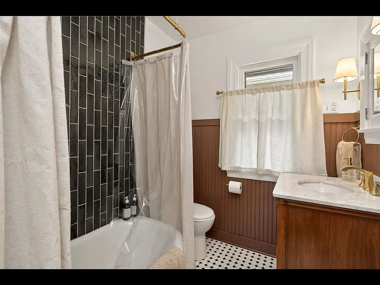 142 Washburn Park — Photo 25