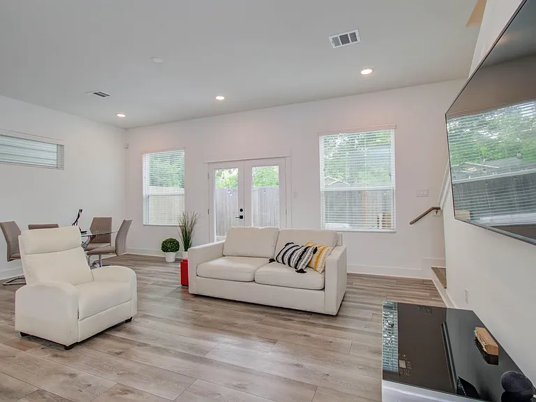 970 Highland Sound Ln — Photo 12