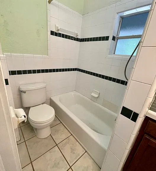 824 NE 3rd Ave #1 — Photo 4