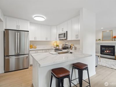9800 Roosevelt Way NE #14, Seattle, WA, 98115
