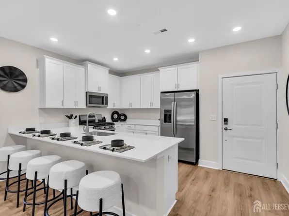29311 Radford Ct, Monroe Township, NJ 08831