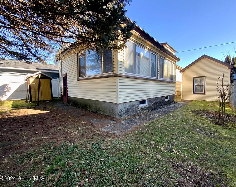 3rd image of 111 2nd Avenue