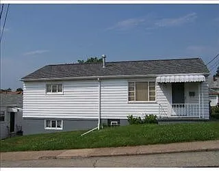 369 Ella St photo 1
