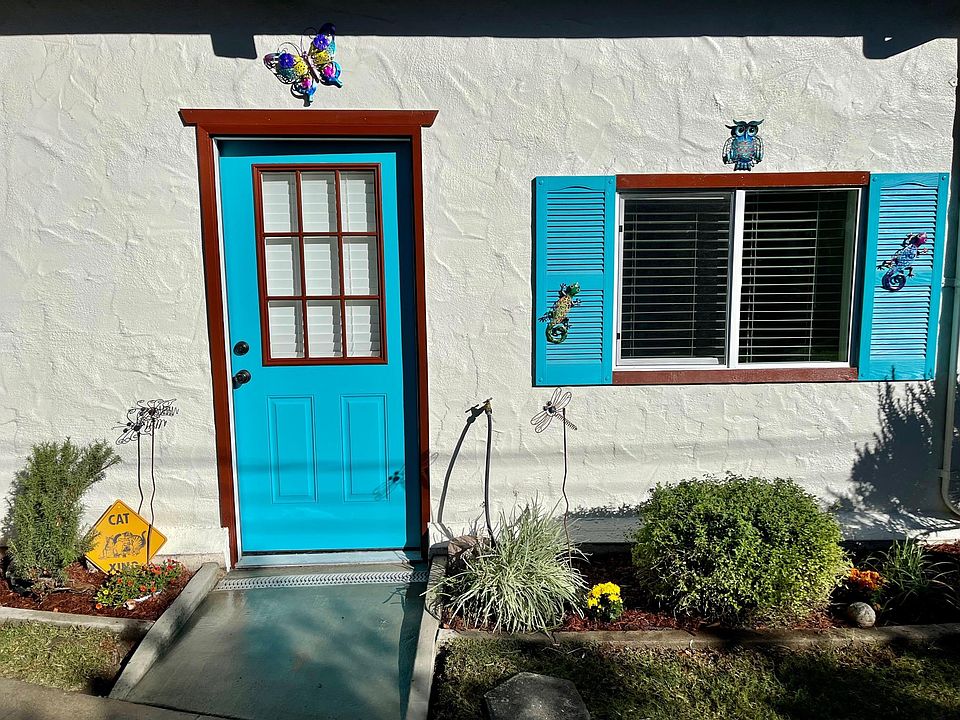 1st image of 470 W 25th St