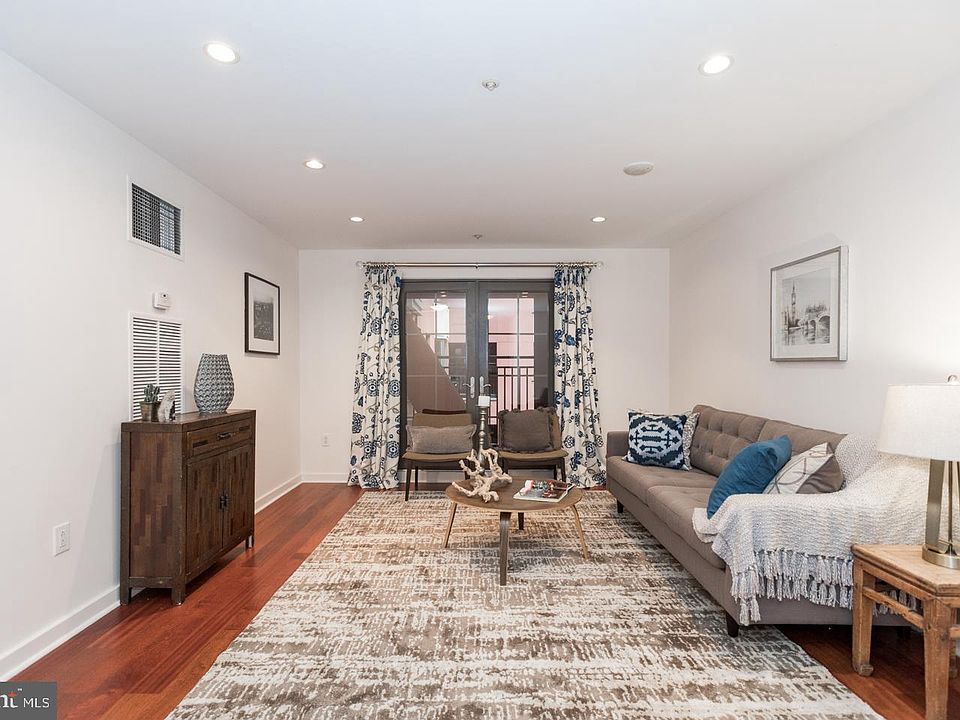1st image of 219-29 S 18th St #526