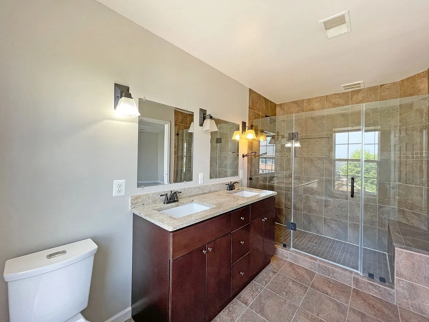 Woodbridge Three Story Townhome — Photo 4