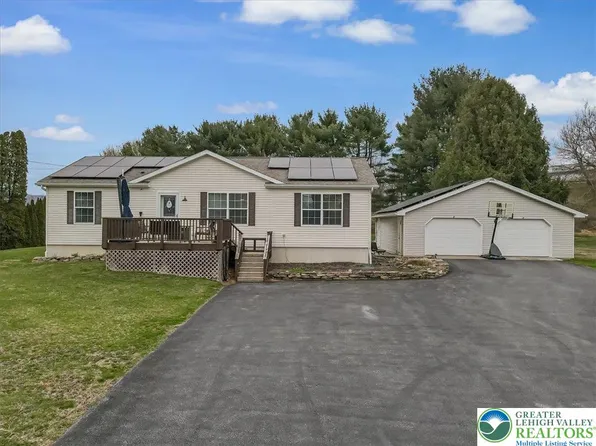 3954 Cedar Dr, Walnutport, PA 18088