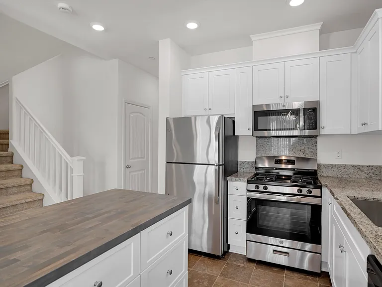 24134 Tuscany Ave — Photo 8