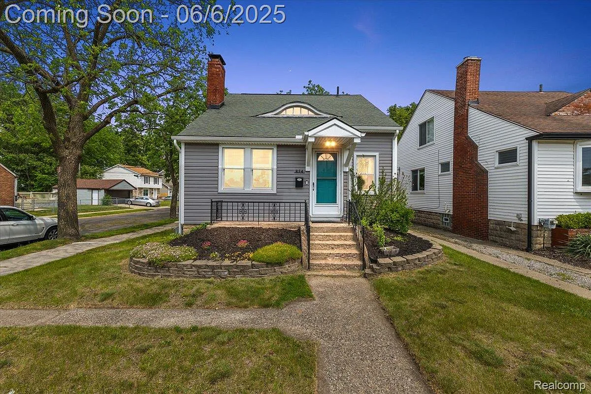 854 Pinecrest Dr photo 1