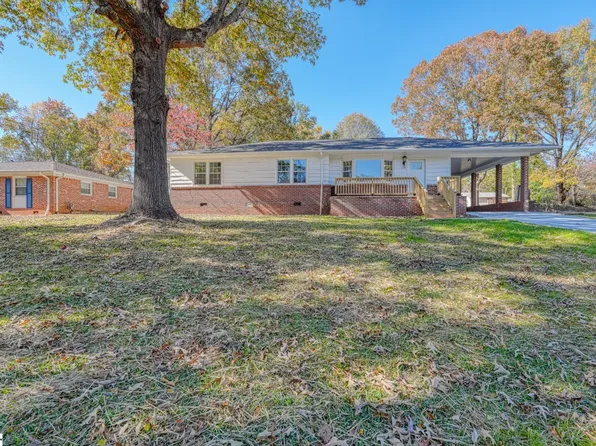 132 Walden Cir, Spartanburg, SC 29301