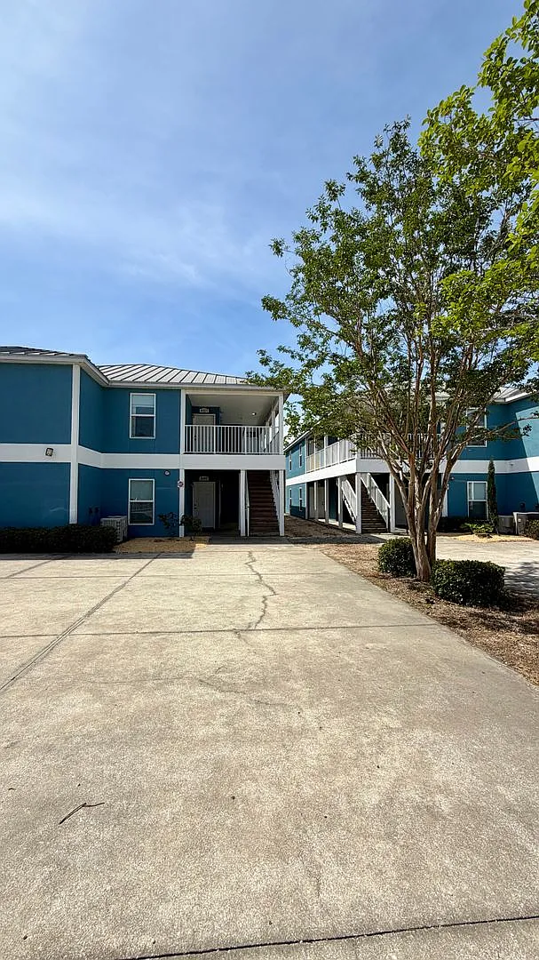 9121 Laird Street — Photo 1