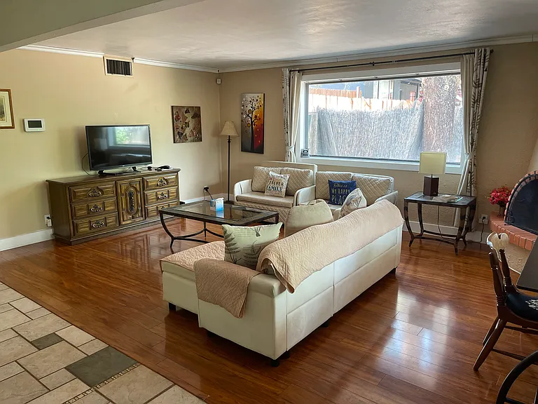140 Stutz Bearcat Dr — Photo 22
