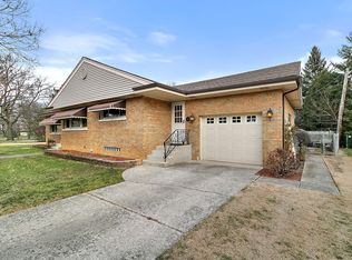 413 Desplaines Ave, Riverside, IL 60546