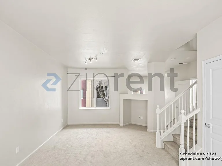2858 10th St — Photo 8
