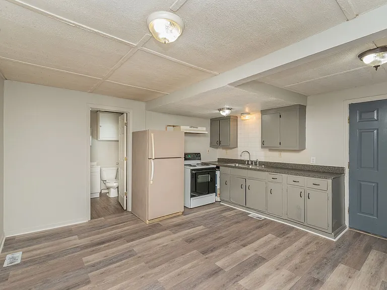 2024 Clark St — Photo 14