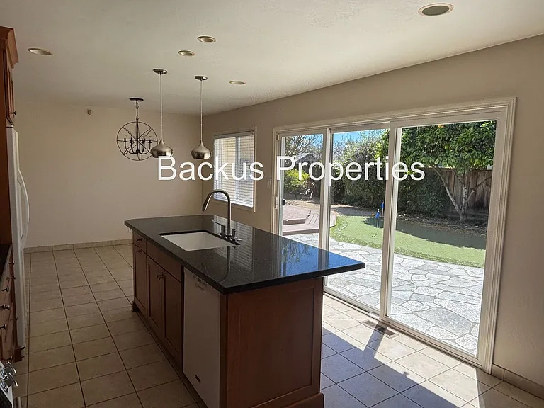 211 Chaucer Dr — Photo 22